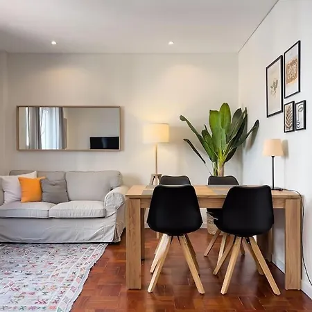 Olaias 2 Bed Near Metro 2 Appartamento Lisbona