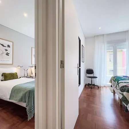 Olaias 2 Bed Near Metro 2 Appartamento Lisbona