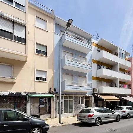 Olaias 2 Bed Near Metro 2 *