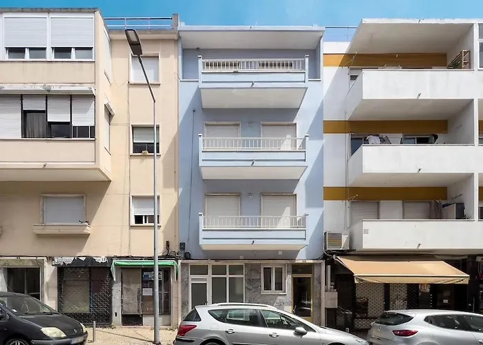 Olaias 2 Bed Near Metro 2 *