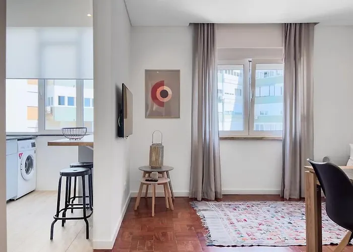 Olaias 2 Bed Near Metro 2 Apartamento *