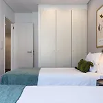 Апартаменты Olaias 2 Andar - Olaias 2 Bed Near Metro 2 *