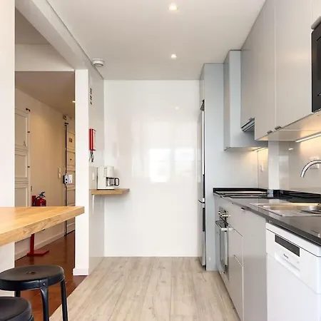 Apartment Olaias 2 Bed Near Metro 2