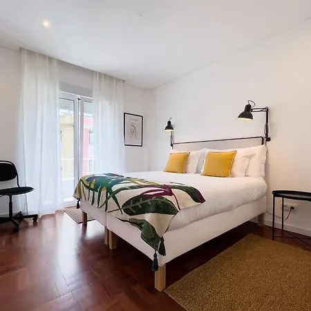 Apartment Olaias 2 Bed Near Metro 2 *