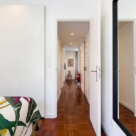 Apartment Olaias 2 Bed Near Metro 2