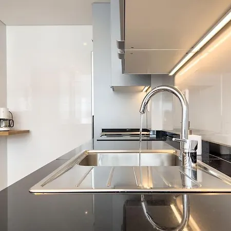 Olaias 2 Bed Near Metro 2 Apartman *