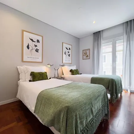 Olaias 2 Bed Near Metro 2 Apartment *